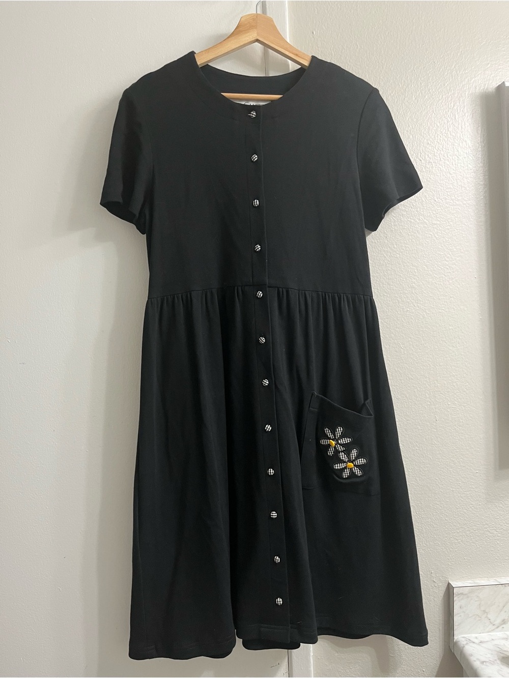 Sara Campbell Black Button-Front Short Sleeve Midi Dress with Embroidered Pocket